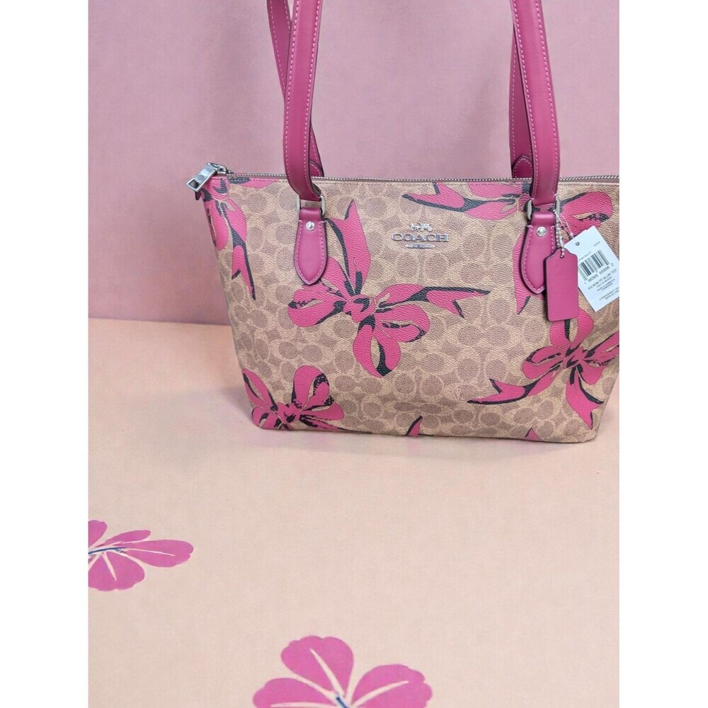 Coach Gallery Tote in Signature Canvas with Bow Print (NWT) - Picture 2 of 9